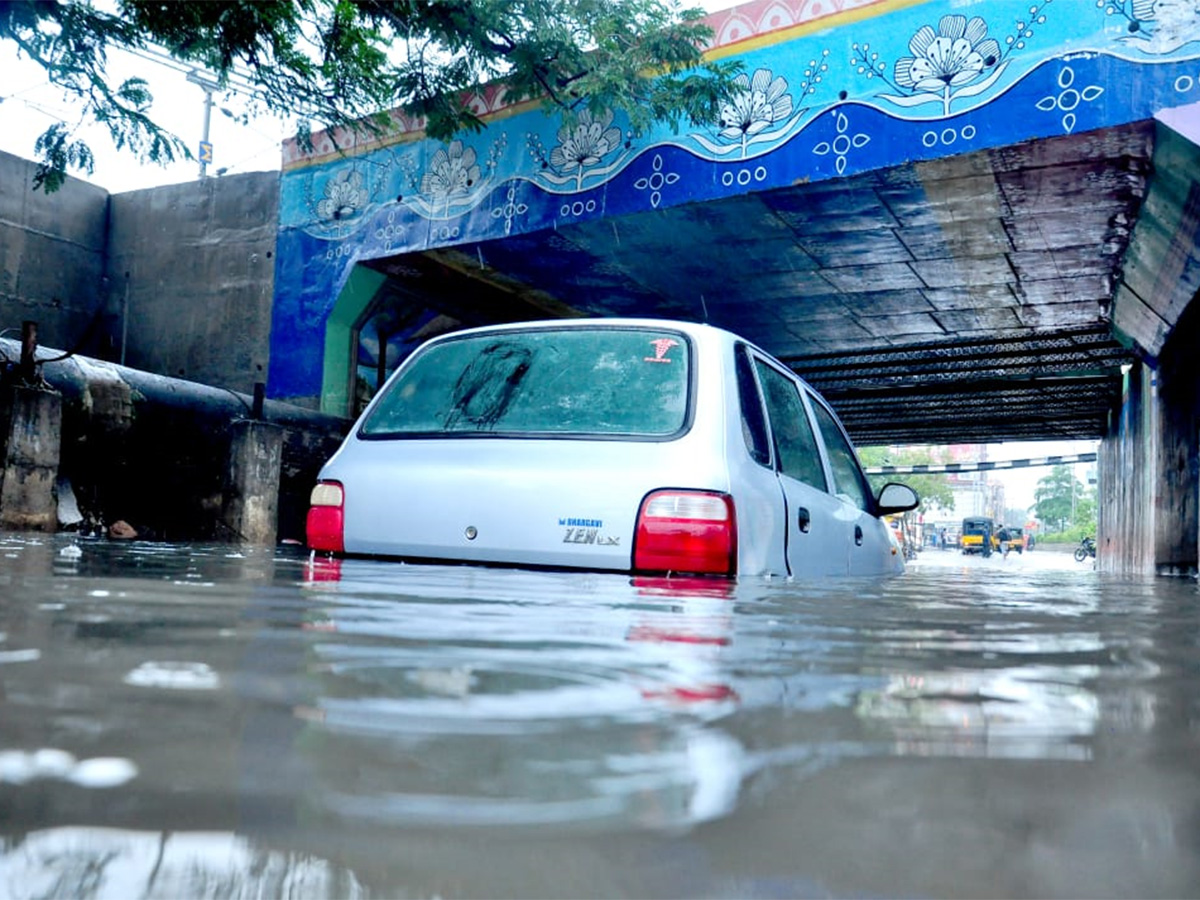 Cyclone_20Michaung_20Effect_20heavy_20rains_20in_20andhra_20pradesh_20photos-14.jpg 12
