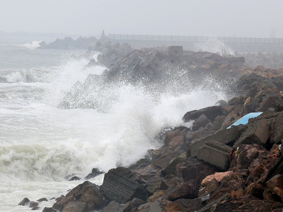 Cyclone_20Michaung_20Effect_20heavy_20rains_20in_20andhra_20pradesh_20photos-17.jpg 15