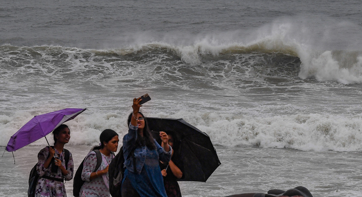Cyclone_20Michaung_20Effect_20heavy_20rains_20in_20andhra_20pradesh_20photos-19.jpg 17