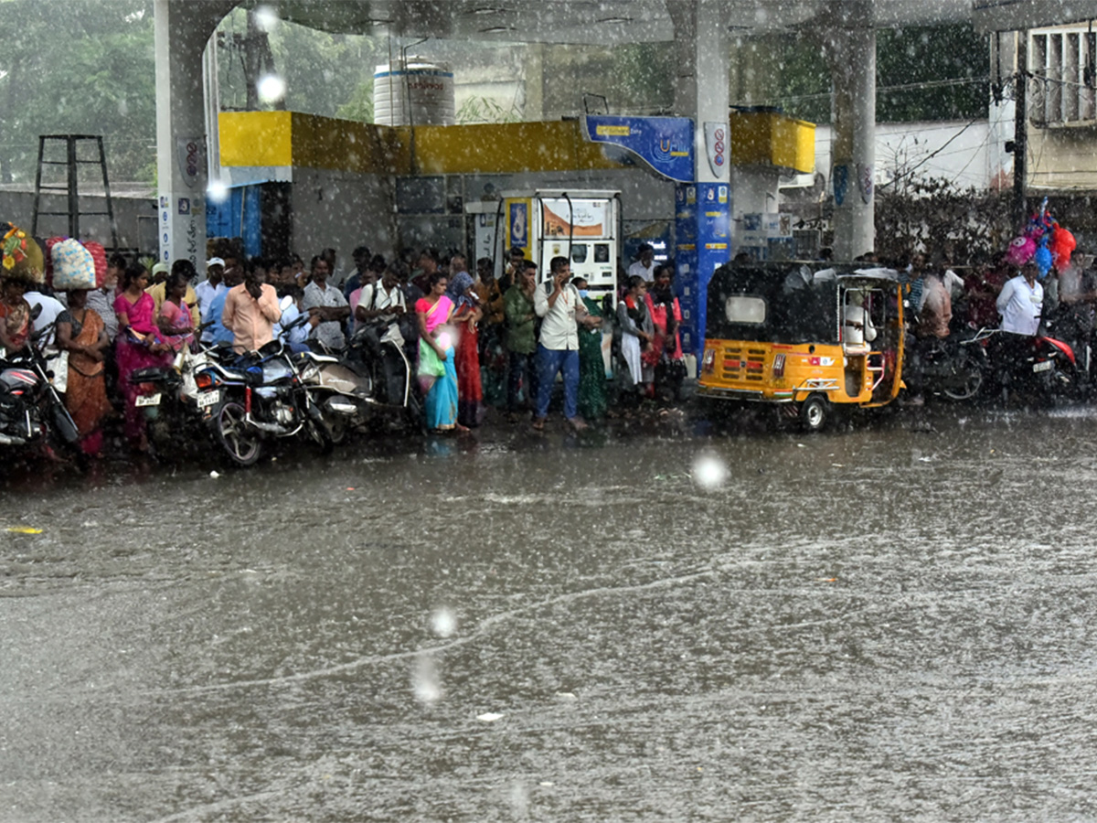 Cyclone_20Michaung_20Effect_20heavy_20rains_20in_20andhra_20pradesh_20photos-31.jpg 28