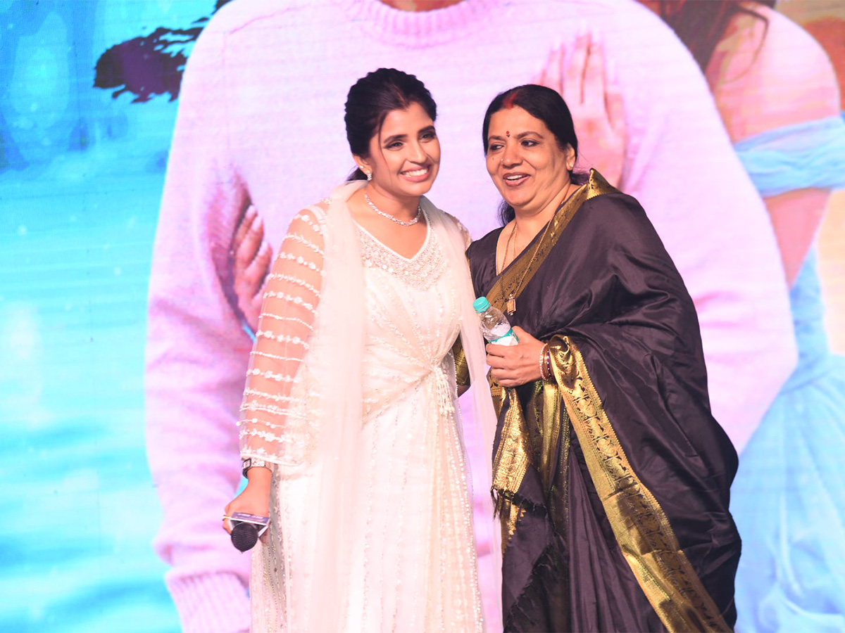 Nithiin_20Extra_20Ordinary_20Man_20Pre_20Release_20Event-21.jpg 21