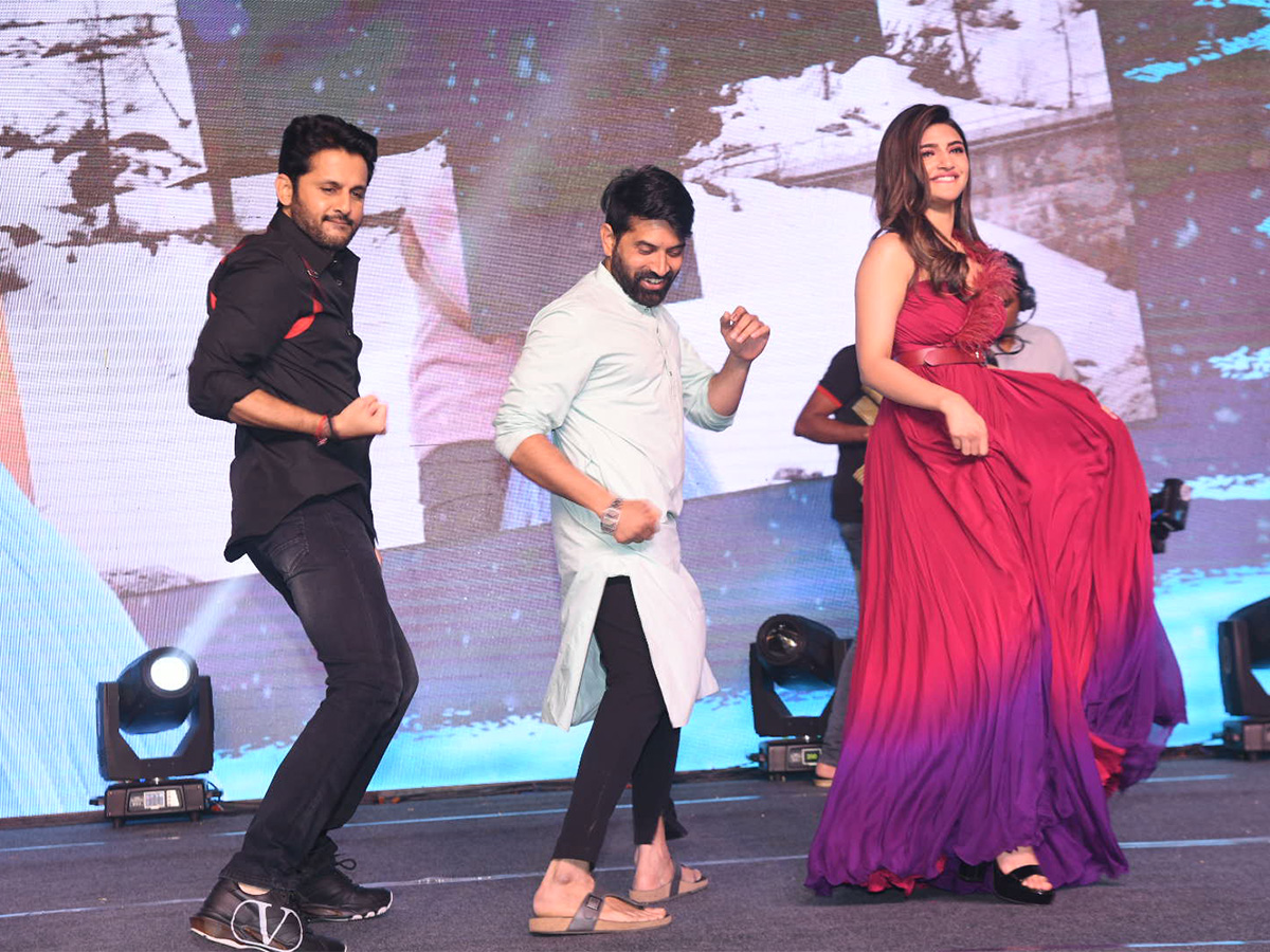 Nithiin_20Extra_20Ordinary_20Man_20Pre_20Release_20Event-31.jpg 31