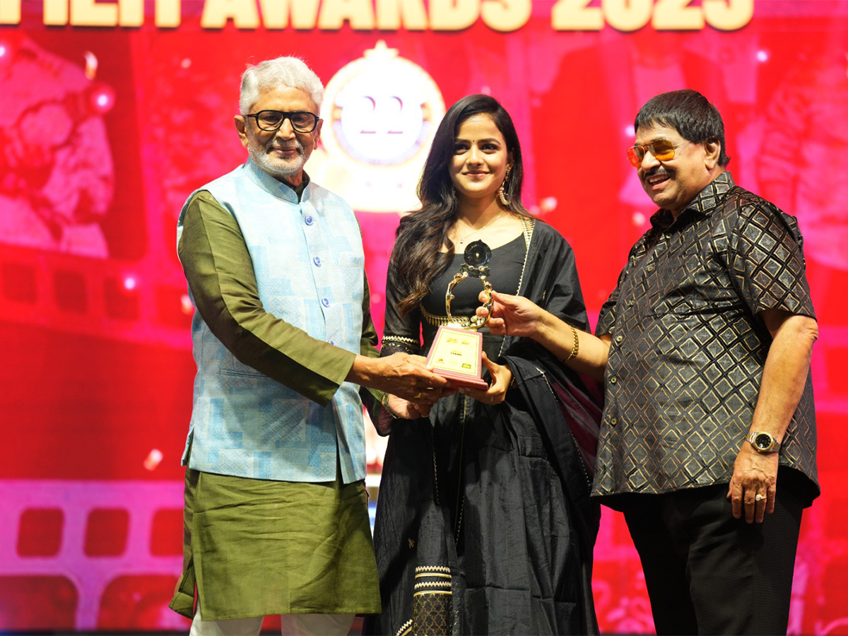 Santosham_20South_20Indian_20Film_20Awards_202023_20at_20Goa_20photos-26.jpg 25