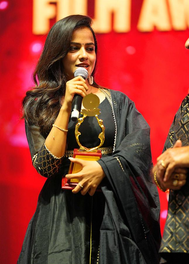 Santosham_20South_20Indian_20Film_20Awards_202023_20at_20Goa_20photos-30.jpg 29