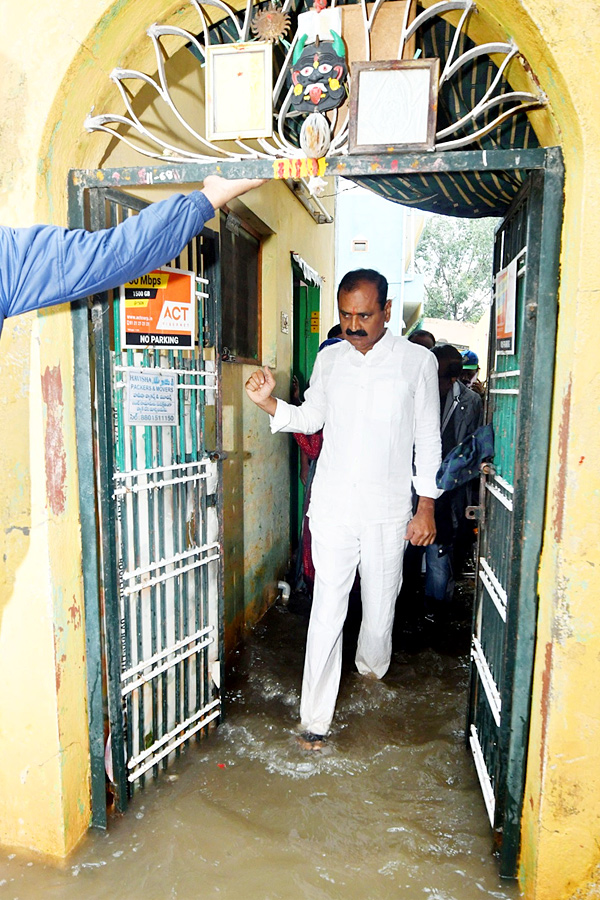 Tirupati_20Michoung_20Cyclone_20Photos_11.jpg 11