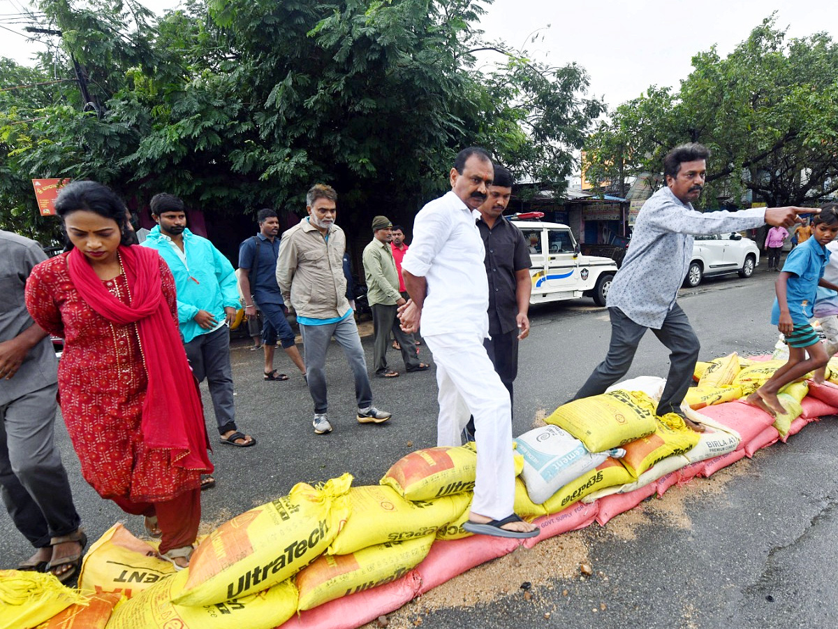 Tirupati_20Michoung_20Cyclone_20Photos_27.jpg 22