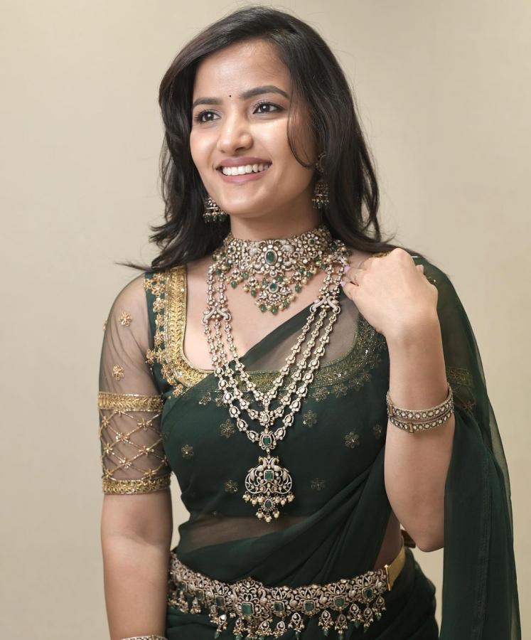 siri-hanumanthu-stunning-look.jpg 11
