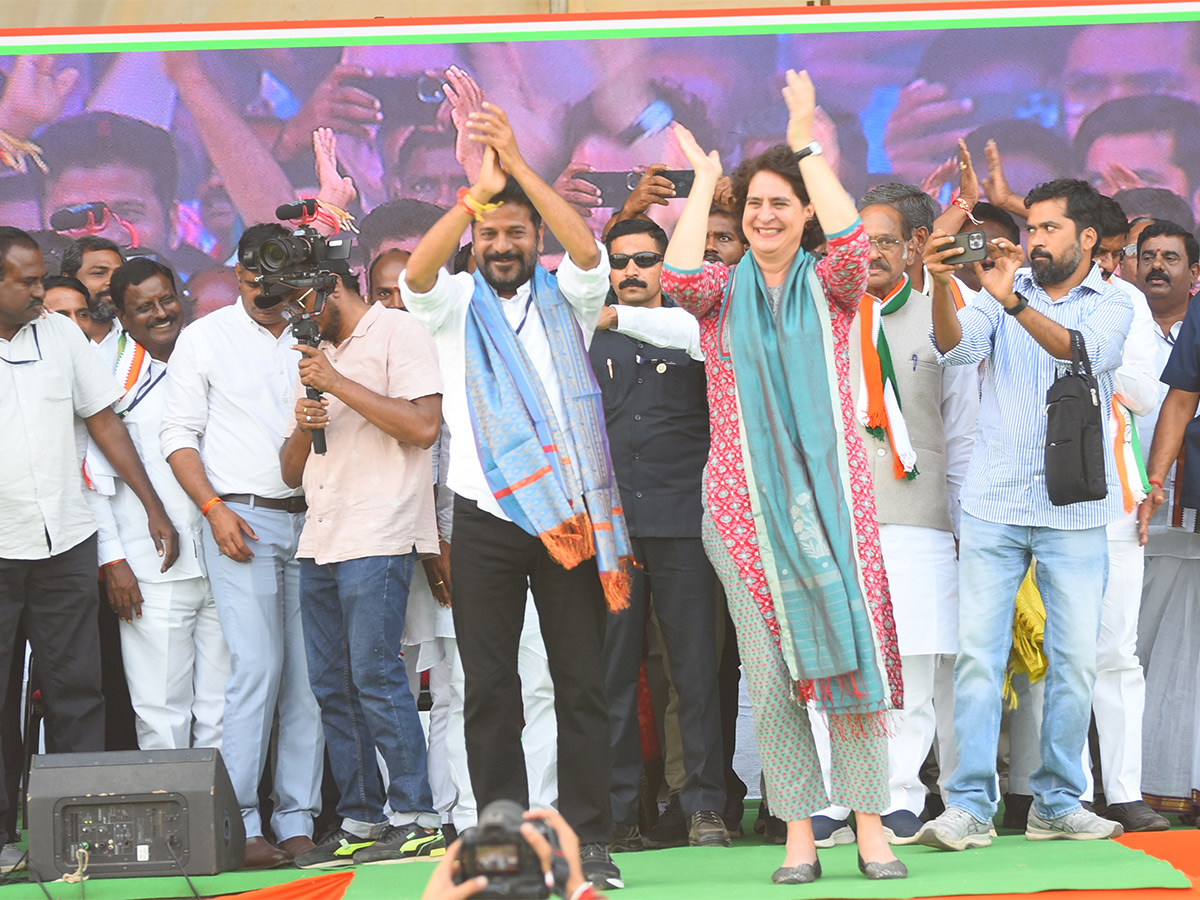Celebrations_20At_20Revanth_20Reddy_20HomeTown_20Pics-11.jpg 12