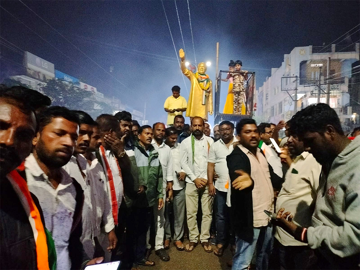 Celebrations_20At_20Revanth_20Reddy_20HomeTown_20Pics-14.jpg 15