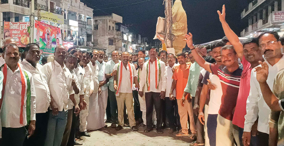 Celebrations_20At_20Revanth_20Reddy_20HomeTown_20Pics-9.jpg 10