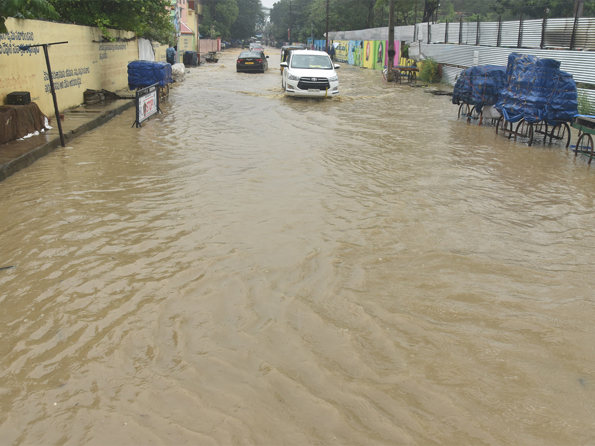 Cyclone_20Effect_20In_20Andhra_20Pradesh_20Photos-10.jpg 10