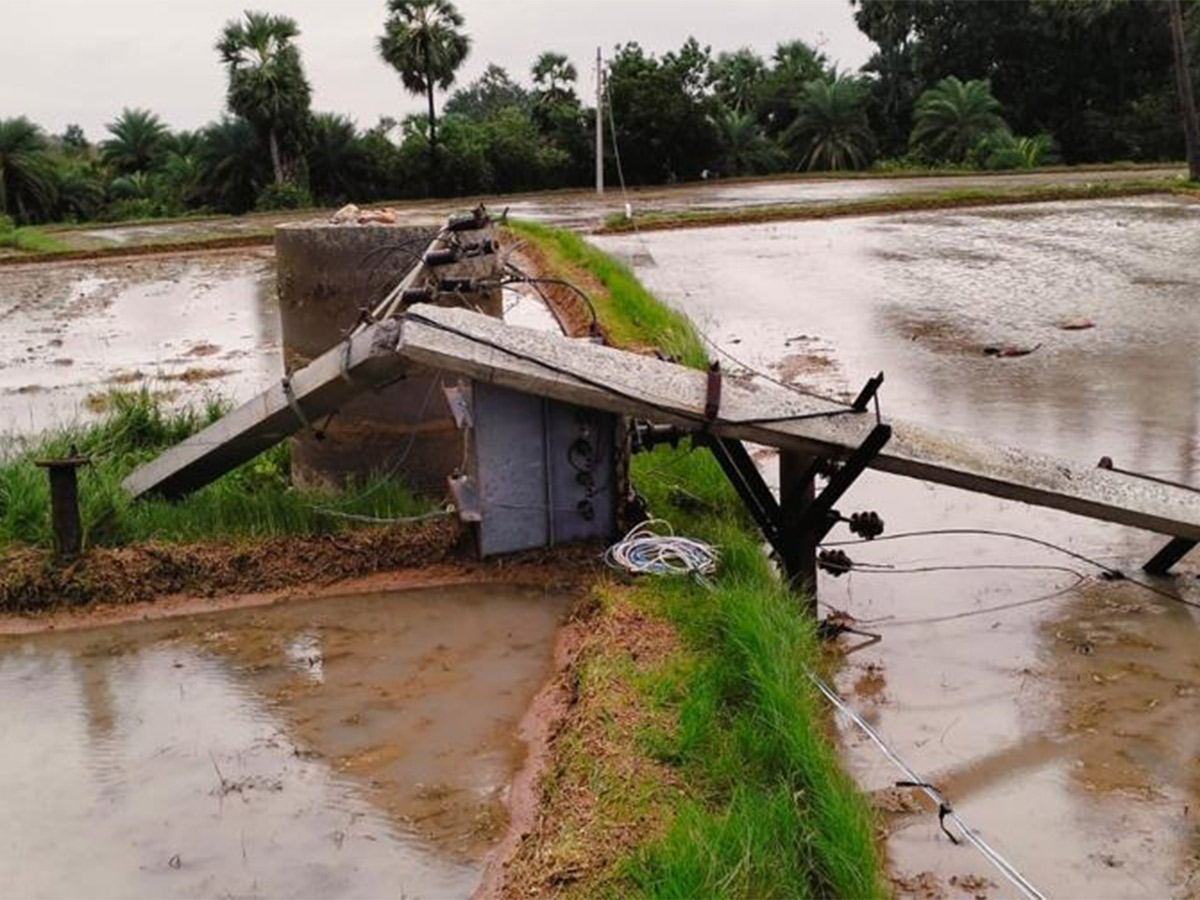 Cyclone_20Effect_20In_20Andhra_20Pradesh_20Photos-11.jpg 11