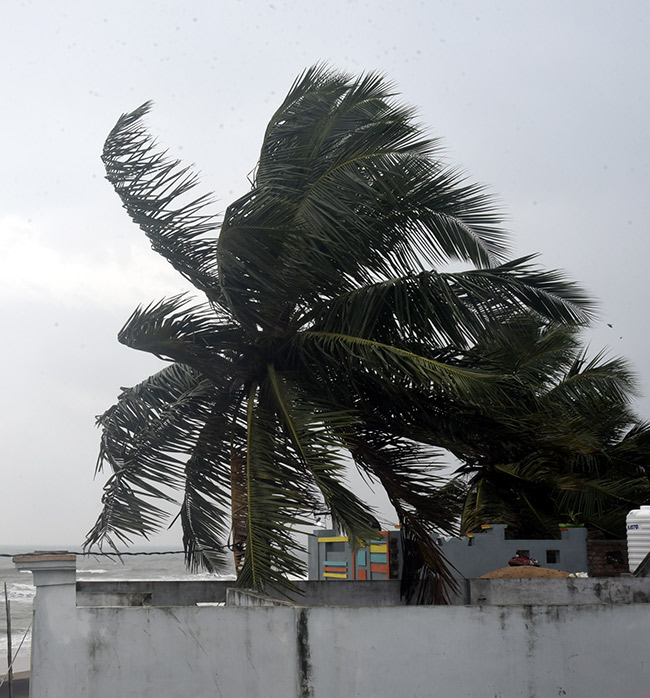 Cyclone_20Effect_20In_20Andhra_20Pradesh_20Photos-15.jpg 15