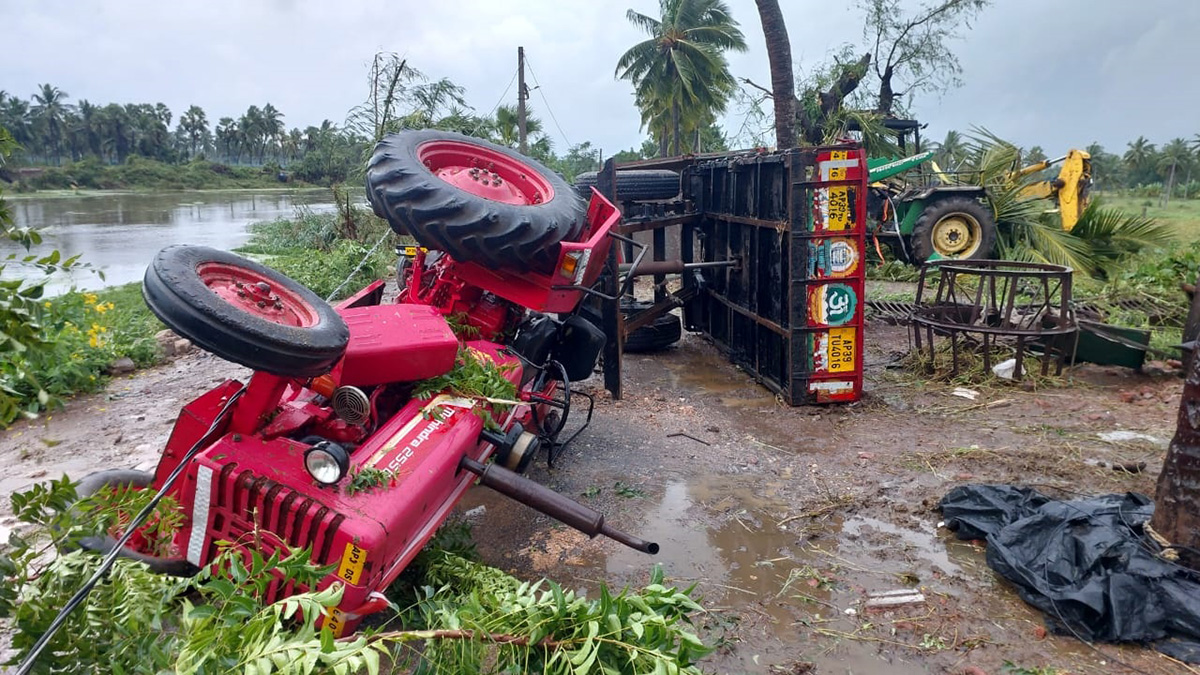 Cyclone_20Effect_20In_20Andhra_20Pradesh_20Photos-3.jpg 3