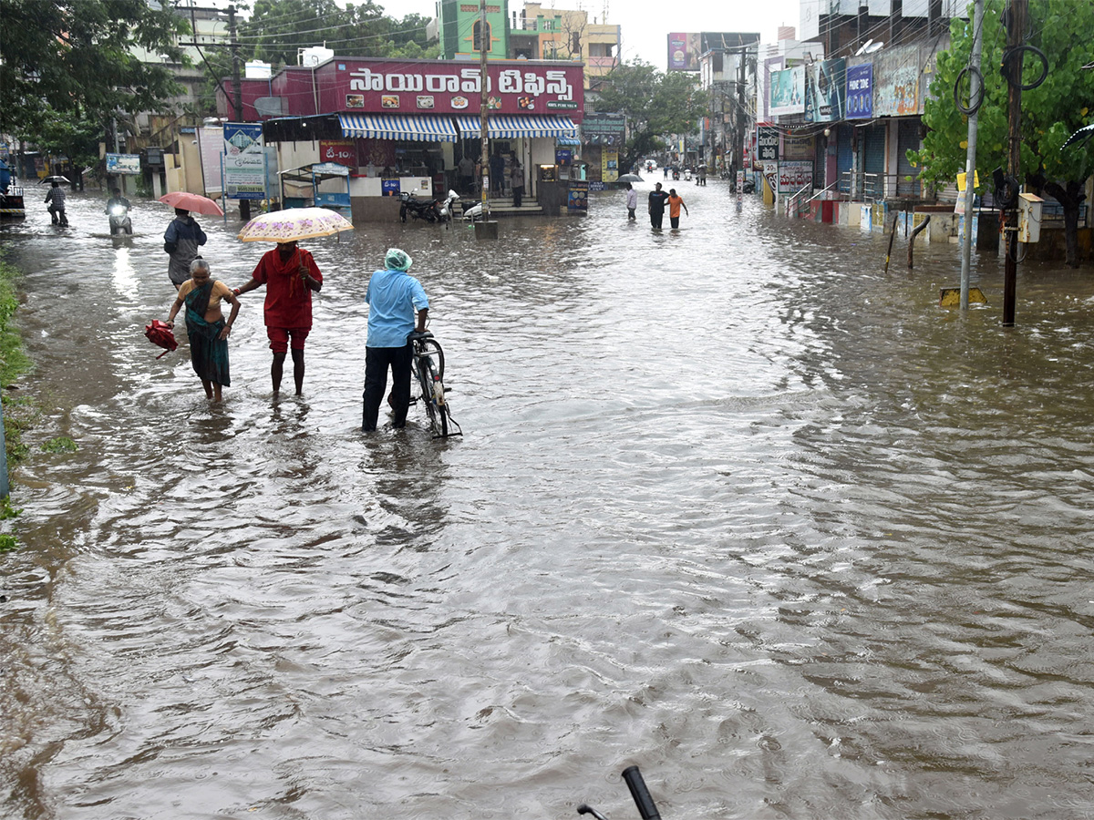 Cyclone_20Effect_20In_20Andhra_20Pradesh_20Photos-7.jpg 7