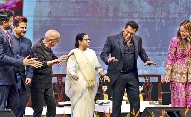 Kolkata-International-Film-Festival-08.jpg 9