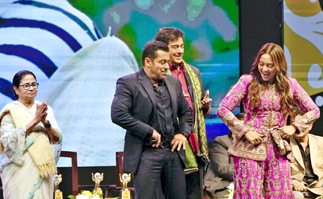 Kolkata-International-Film-Festival-09.jpg 10