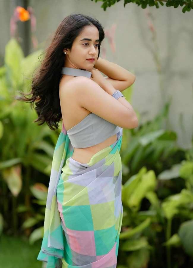Deepthi-Sunaina-4.jpg 6