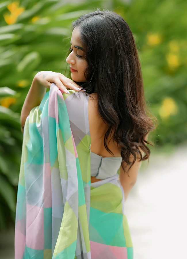 Deepthi-Sunaina-latest-photos_0.jpg 2