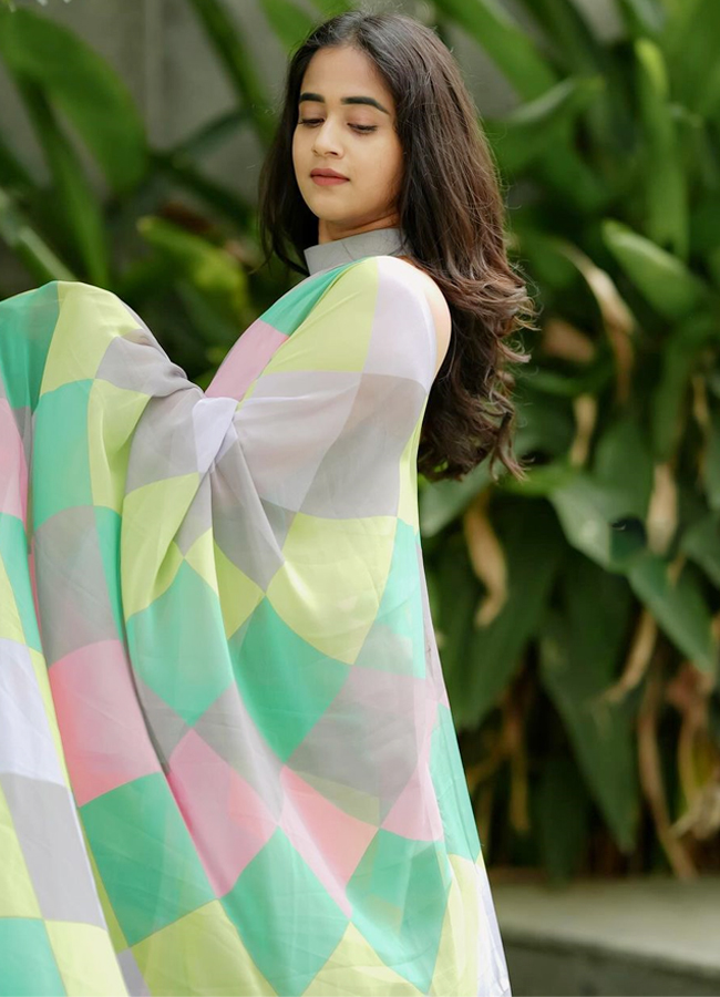 Deepthi-Sunaina-photos_0.jpg 4