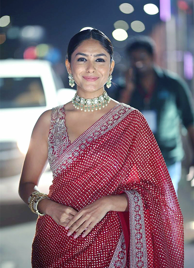 Actress_20Mrunal_20Thakur_20Pictures-11.jpg 11