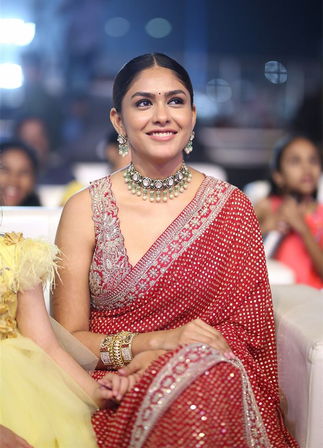 Actress_20Mrunal_20Thakur_20Pictures-12.jpg 12