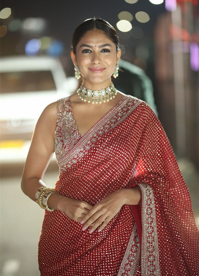 Actress_20Mrunal_20Thakur_20Pictures-13.jpg 13
