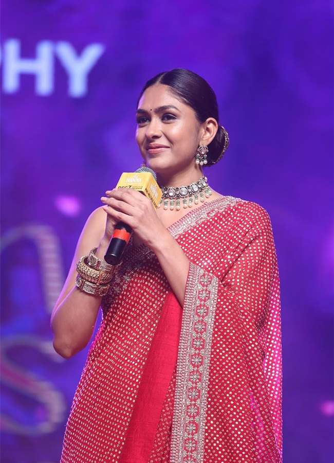 Actress_20Mrunal_20Thakur_20Pictures-14.jpg 14
