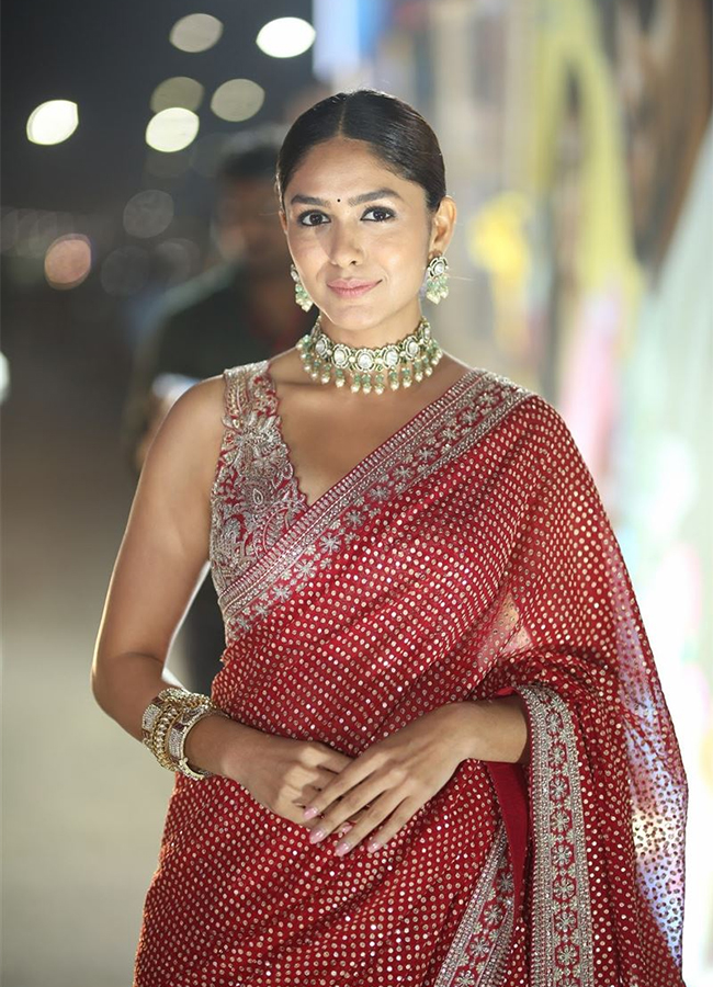 Actress_20Mrunal_20Thakur_20Pictures-15.jpg 15