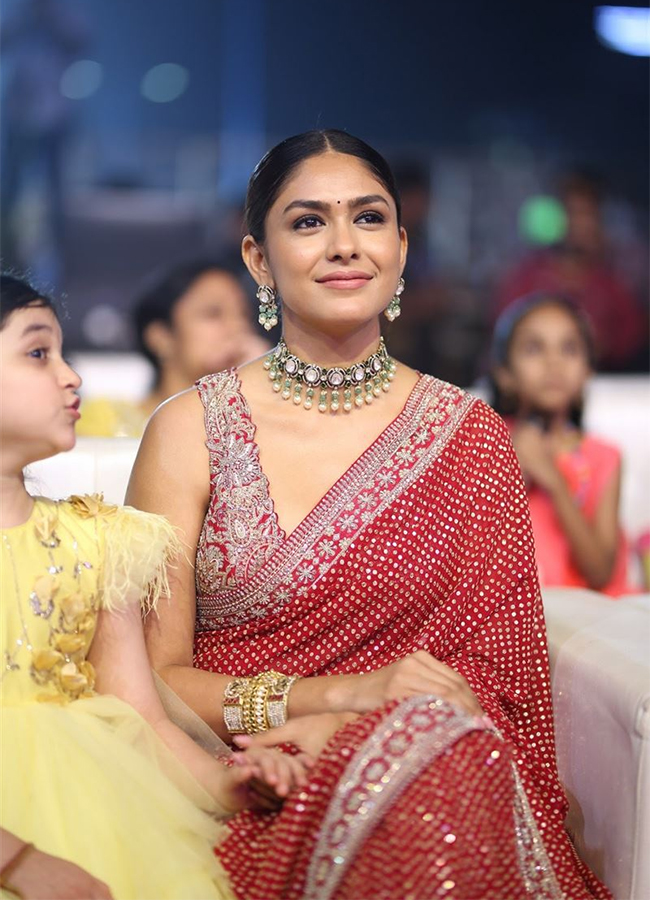 Actress_20Mrunal_20Thakur_20Pictures-17.jpg 17
