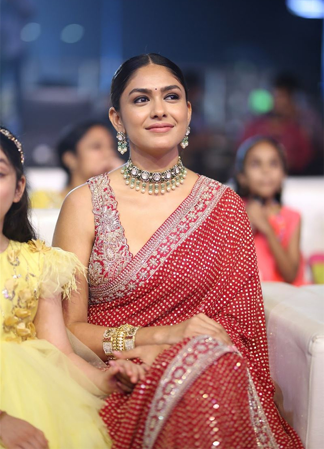 Actress_20Mrunal_20Thakur_20Pictures-18.jpg 18