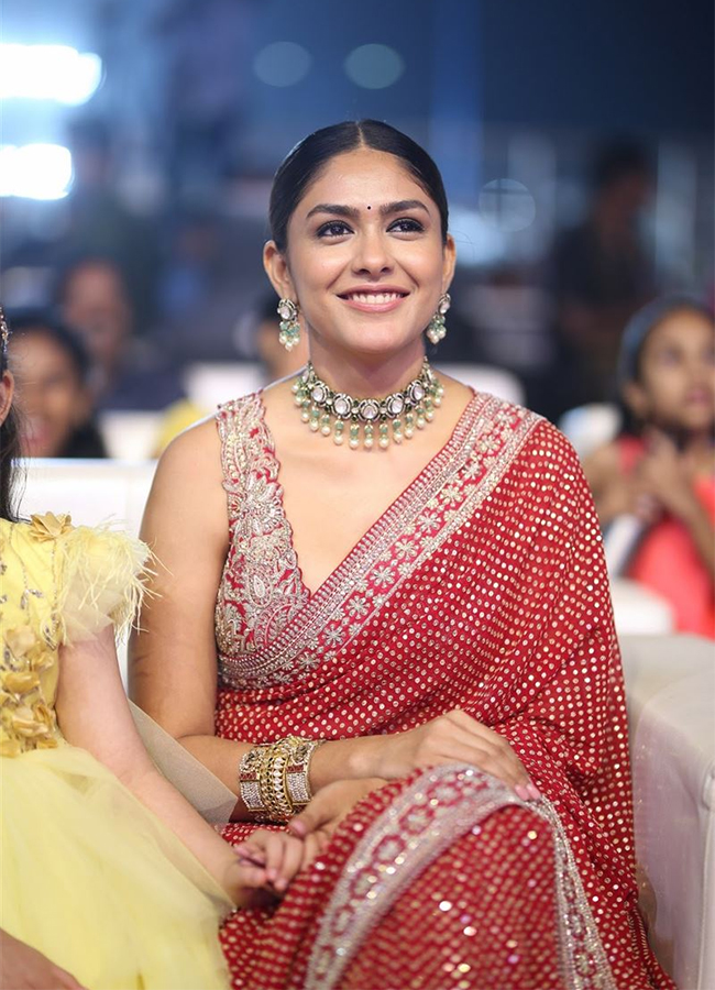 Actress_20Mrunal_20Thakur_20Pictures-5.jpg 5