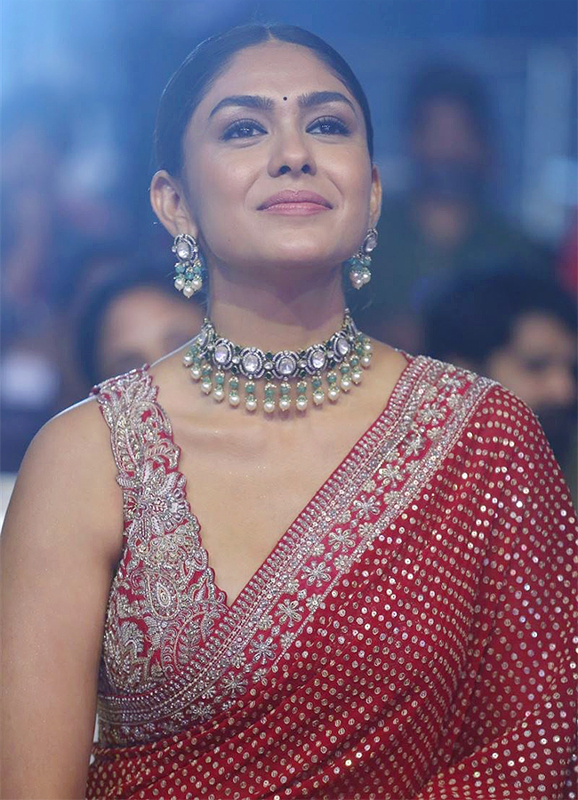 Actress_20Mrunal_20Thakur_20Pictures-7.jpg 7