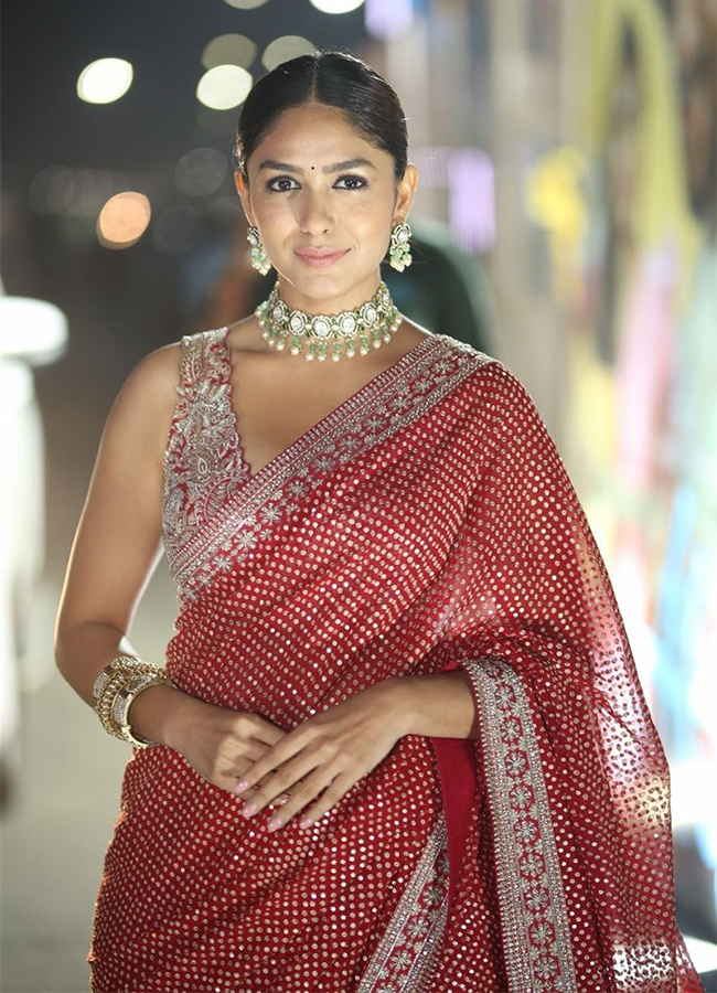 Actress_20Mrunal_20Thakur_20Pictures-8.jpg 8