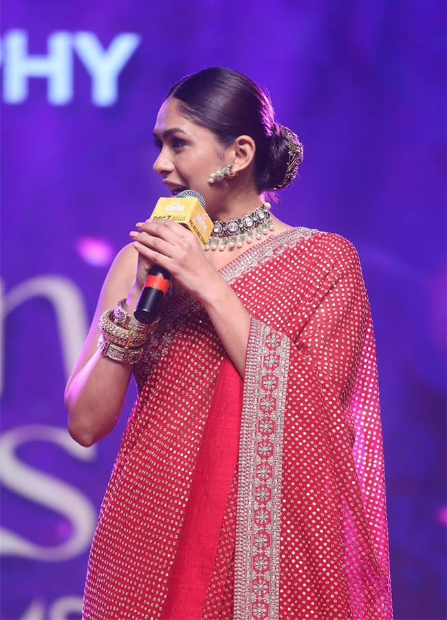 Actress_20Mrunal_20Thakur_20Pictures-9.jpg 9