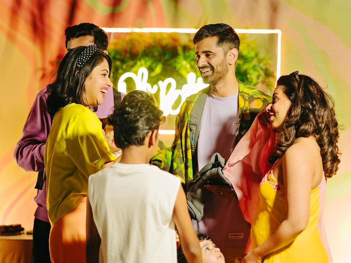 Amala_20Paul_20and_20Pearle_20Maaney_20shine_20in_20a_20baby_20shower_20party_20Photos_9.jpg 10
