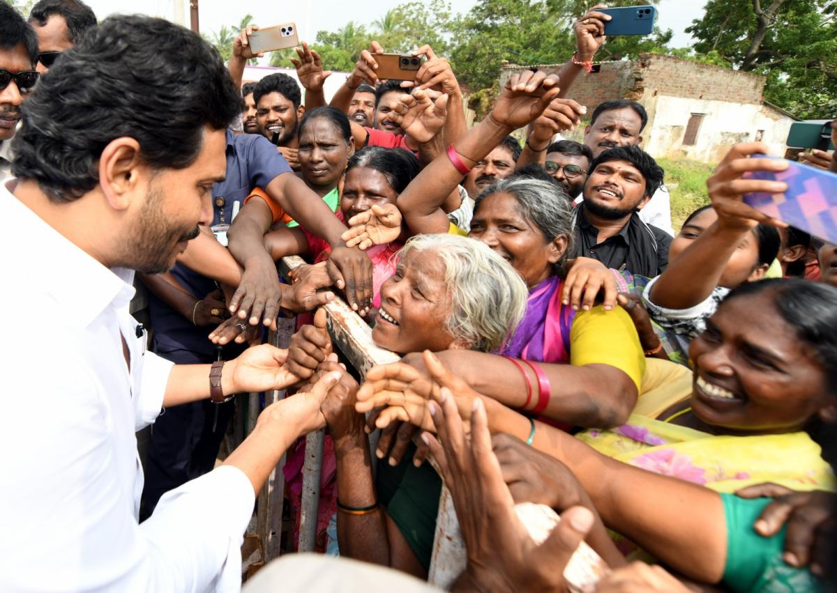 CM-YS-Jagan-Bapatla-10.jpeg 11