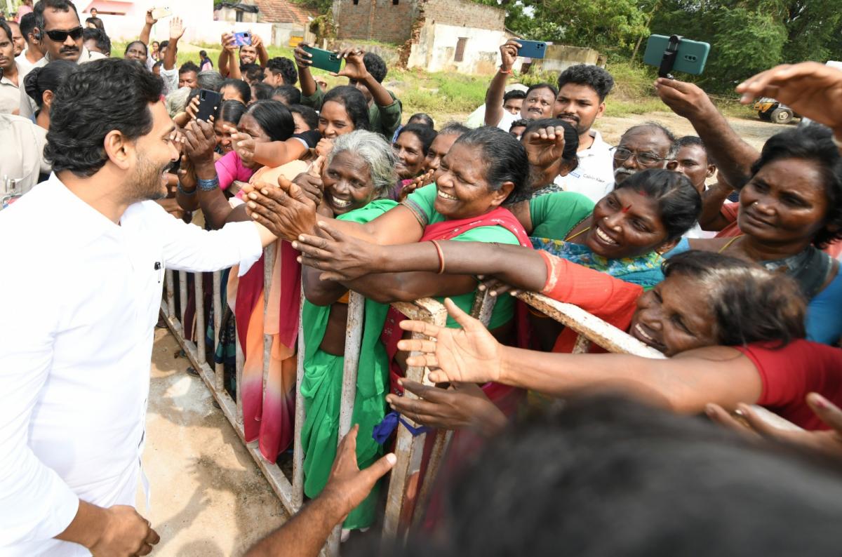 CM-YS-Jagan-Bapatla-15.jpeg 16