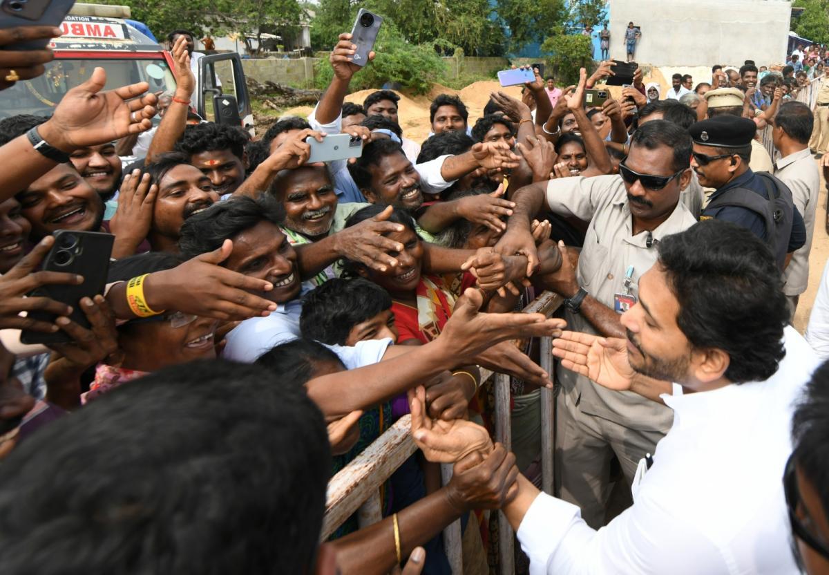 CM-YS-Jagan-Bapatla-16.jpeg 17