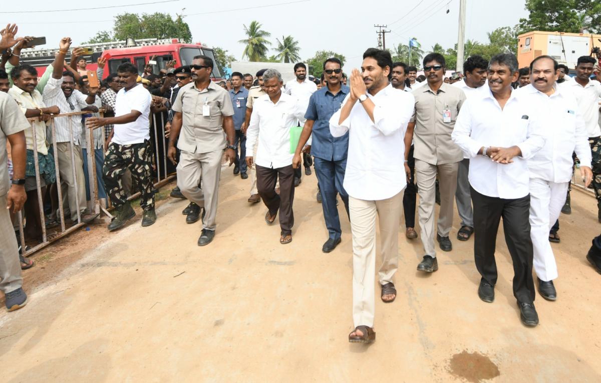 CM-YS-Jagan-Bapatla-17.jpeg 18