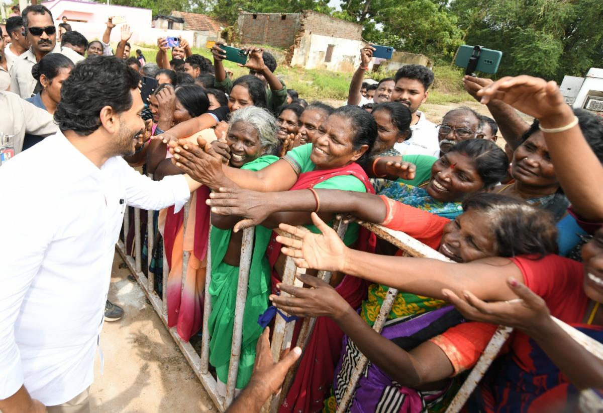 CM-YS-Jagan-Bapatla-18.jpeg 19