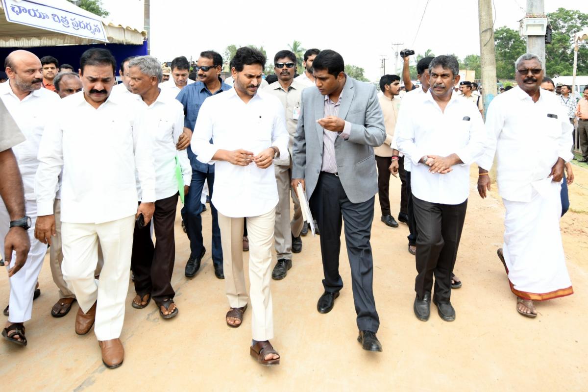 CM-YS-Jagan-Bapatla-30.jpeg 31