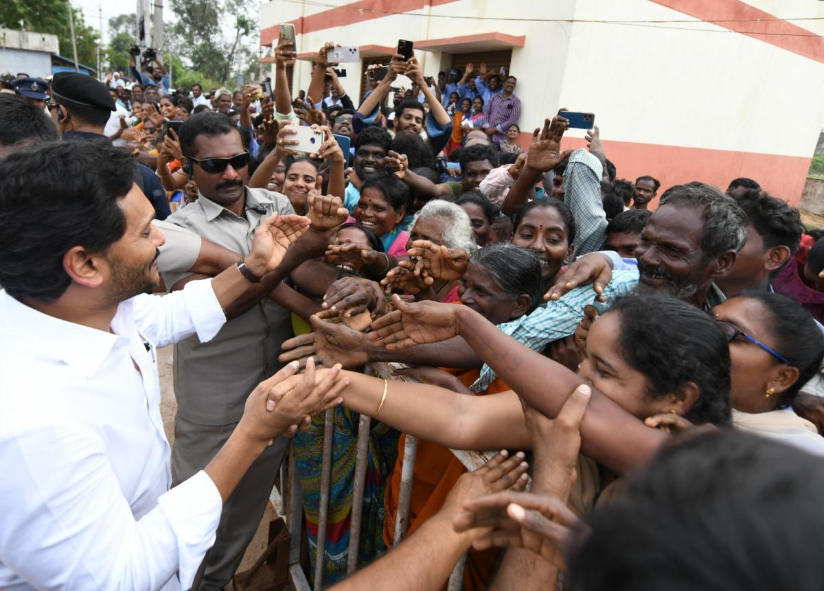 CM-YS-Jagan-Bapatla-36.jpeg 37