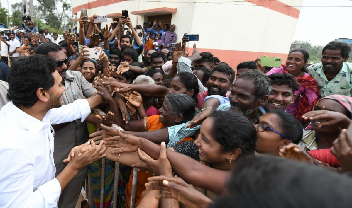 CM-YS-Jagan-Bapatla-37.jpeg 38