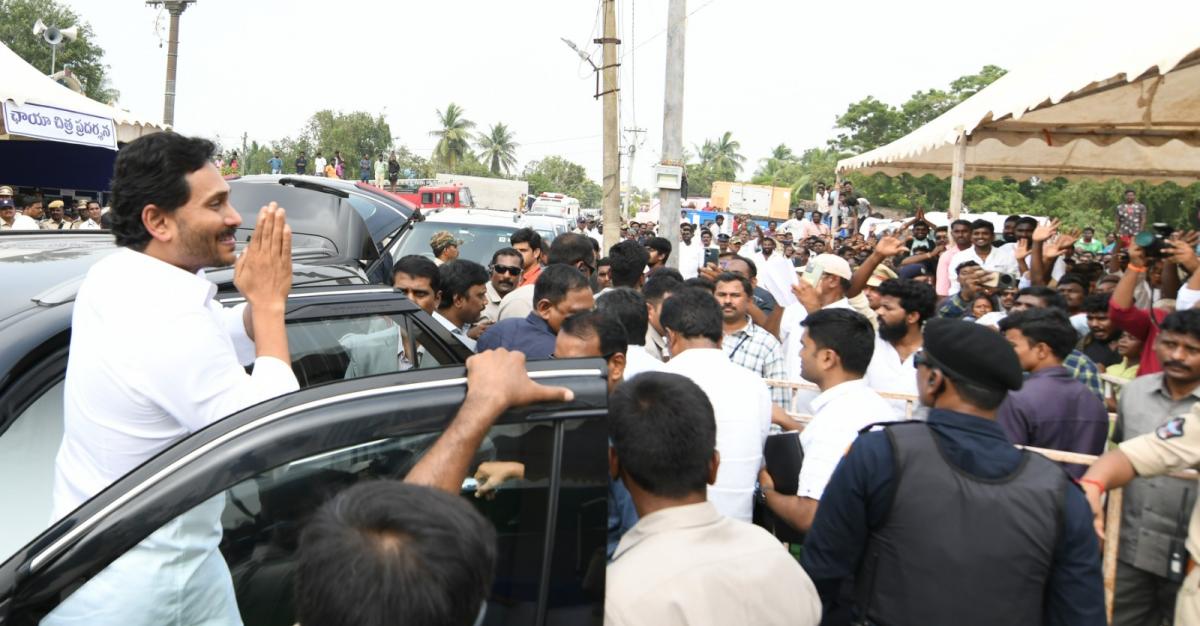 CM-YS-Jagan-Bapatla-38.jpeg 39