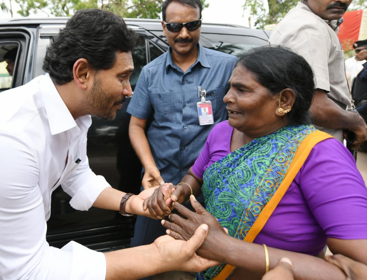 CM-YS-Jagan-Bapatla-39.jpeg 40