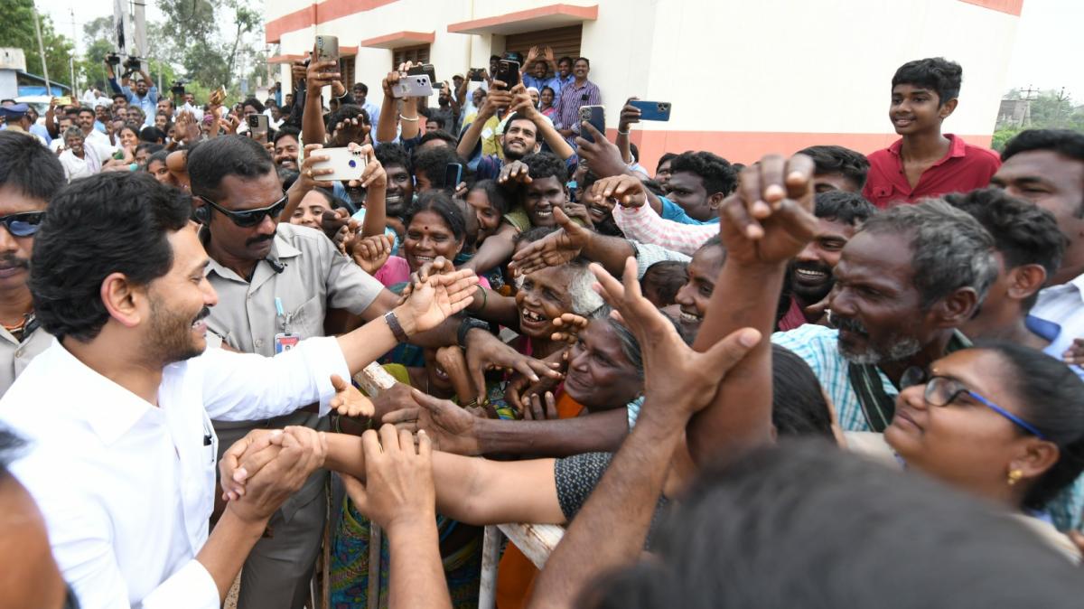 CM-YS-Jagan-Bapatla-40.jpeg 41