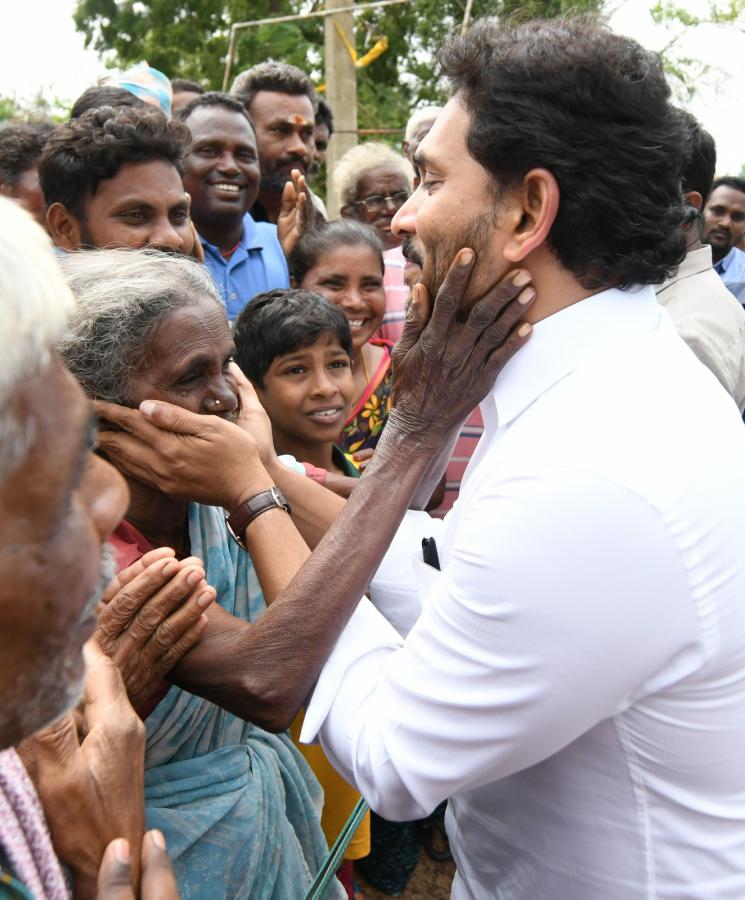 CM-YS-Jagan-Bapatla-43.jpeg 44