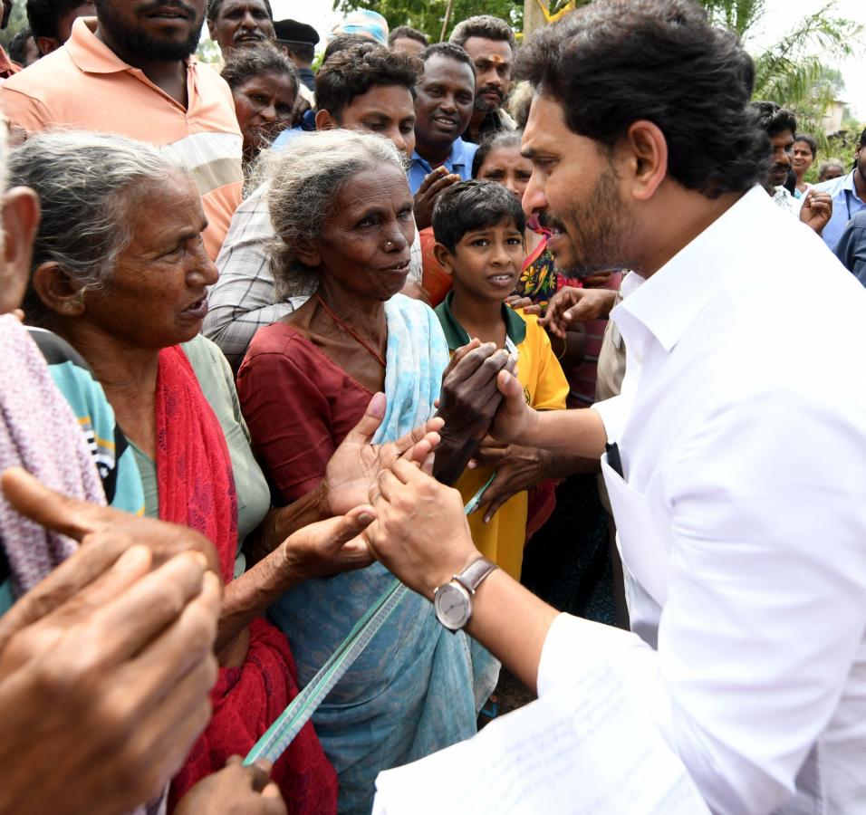 CM-YS-Jagan-Bapatla-44.jpeg 45