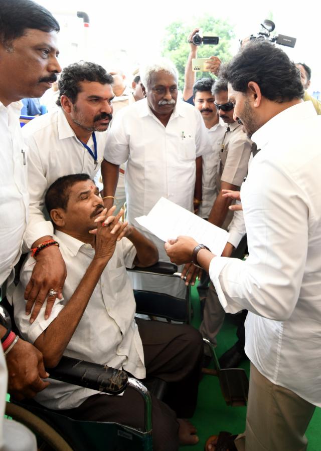 CM-YS-Jagan-Bapatla-50.jpeg 50